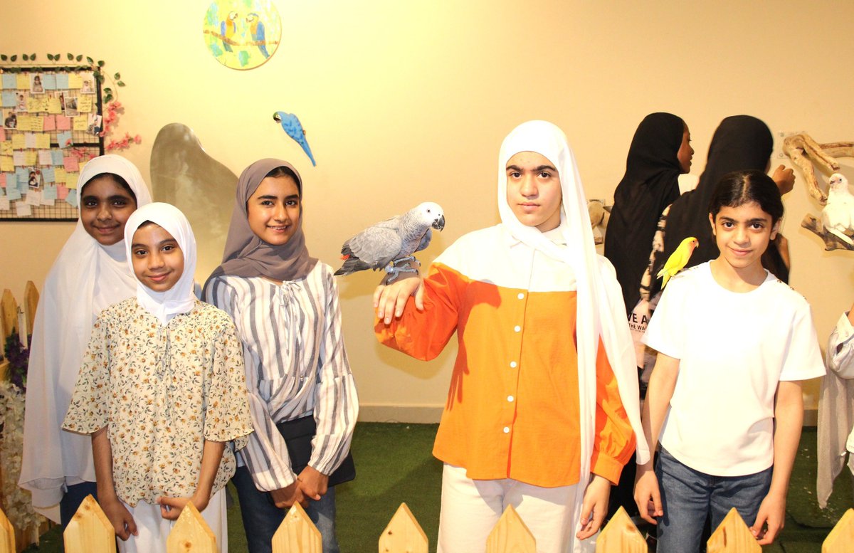 Al_BurhanMedia's tweet photo. ضمن برامج المراكز الصيفية بـ #محافظة_شمال_الباطنة، نفذت إدارة البيئة اليوم رحلة تعليمية إلى حديقة Mini Zoo بصحار، بمشاركة ٣٥ طالبا من الفئة العمرية ( ١٠-١٤ )، وتضمنت أنشطة ترفيهية وتعليمية متنوعة ، وتعرف المشاركون على الحيوانات المختلفة وبيئاتها الطبيعية، بما يسهم في تعزيز معارفهم حول الحياة الفطرية وأهمية المحافظة على الكائنات الحية وموائلها. ووزعت عليهم ( ٣٥ ) عبوة معدنية دعما لحملات التوعية بالمنتجات صديقة البيئة وحظر استخدام المواد البلاستيكية. 

#صيفنا_ريادة_وإبداع
#شبكة_صحم_الإعلامية 

رابط الصور

https://t.co/rbuymjT3Tk