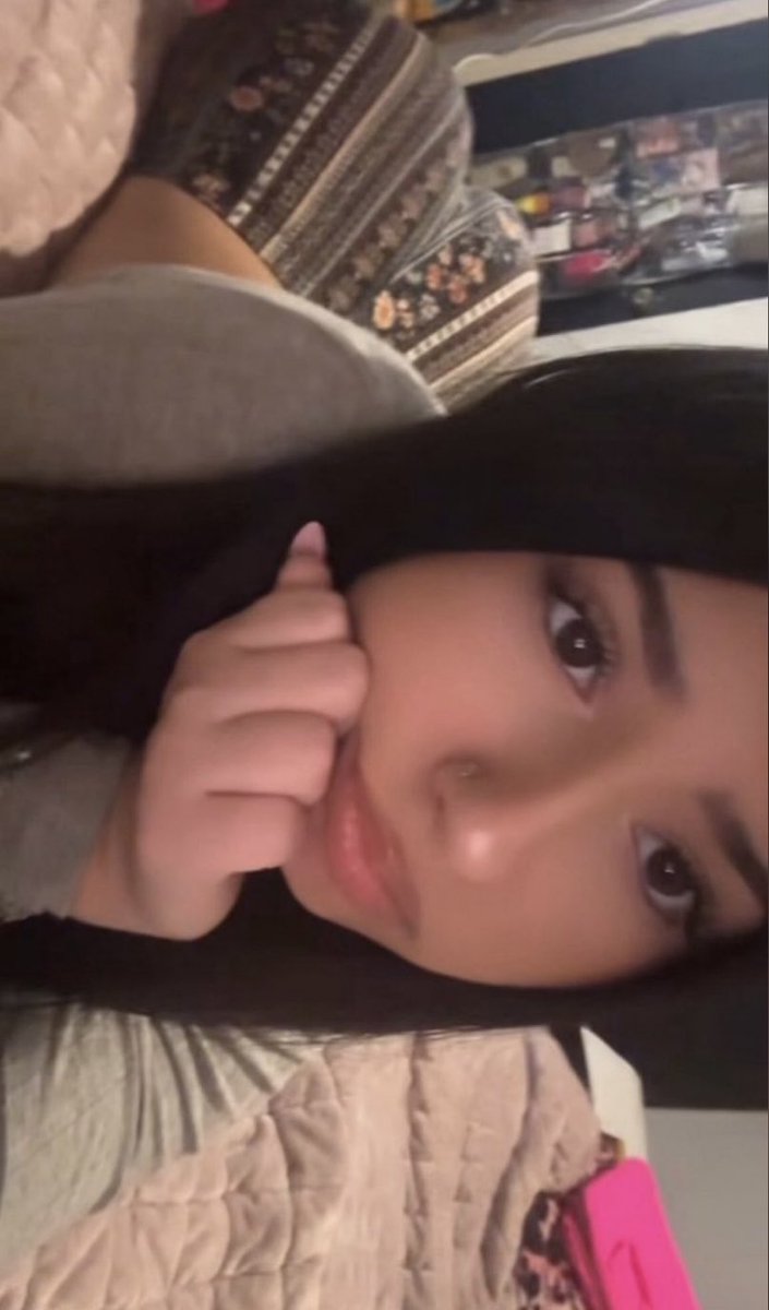 https_freaks's tweet photo. Am I sexy daddy😋 #teen #nsfw #leaks #bigtiddies https://t.co/hMToJEu9DY
