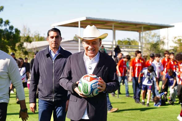 oscargoulloa's tweet photo. Gobernador Durazo rehabilita y construye más de 200 espacios deportivos en 22 municipios de Sonora https://t.co/JLIYThDz3b https://t.co/duXD0zw5aw