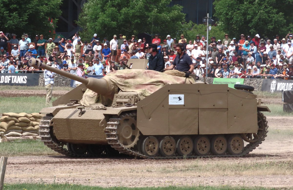 PhilLoder's tweet photo. Later than I meant, but here are some photos from the Sunday of #Tankfest. The Weald Foundation's StuG III Ausf G, the FV4005 Heavy Gun Tank, Dutch Leopard 2A4 and, at the other end of the scale, the Vickers Light Mark IV. @TankMuseum #TankMuseum https://t.co/4gOsKVKL5f