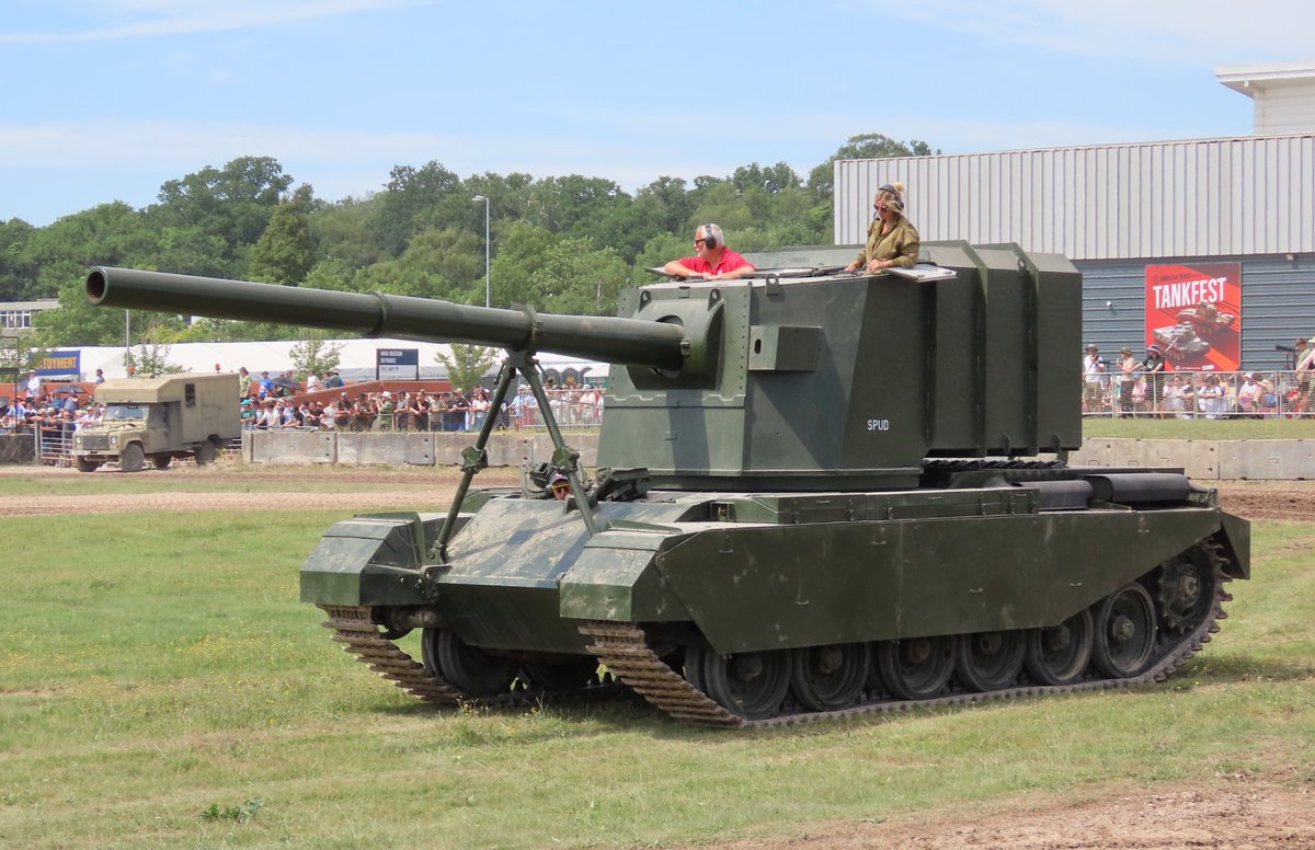 PhilLoder's tweet photo. Later than I meant, but here are some photos from the Sunday of #Tankfest. The Weald Foundation's StuG III Ausf G, the FV4005 Heavy Gun Tank, Dutch Leopard 2A4 and, at the other end of the scale, the Vickers Light Mark IV. @TankMuseum #TankMuseum https://t.co/4gOsKVKL5f