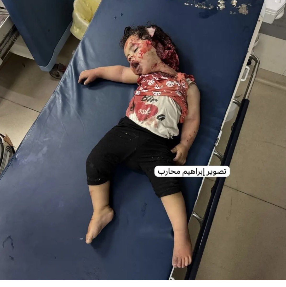 mahmoudalhsanat's tweet photo. هذه الطفلة قتلتها اسرائيل قبل قليل هي وأمها
أكملوا انشغالاتكم !! https://t.co/EVVOQtzwdu