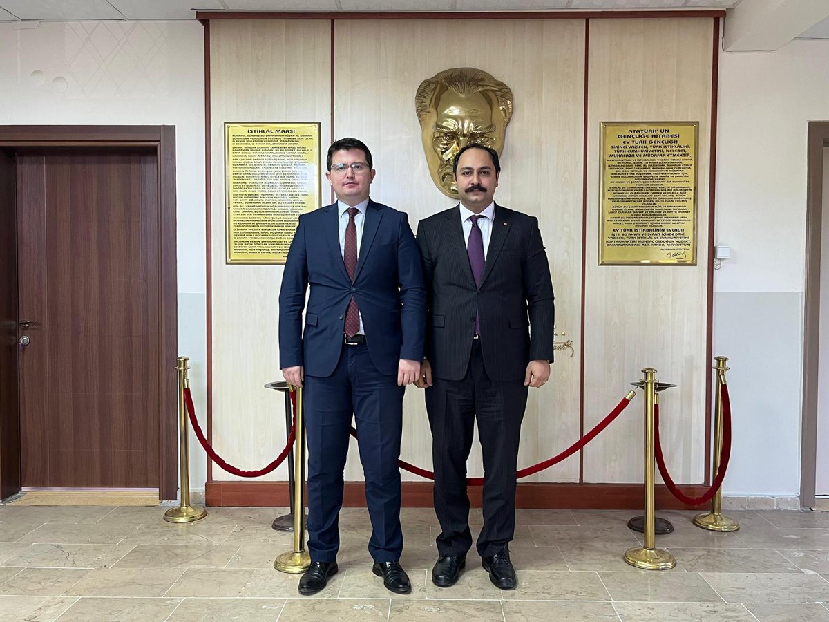 TCAcigol's tweet photo. Nevşehir Adalet Komisyonu Başkanı Sayın Ali İhsan TABAK, veda ziyareti kapsamında Kaymakamımız Sayın Alperen CELEPCI’yi makamında ziyaret etti.

Kaymakamımız Sn. Alperen CELEPCİ,​Kıymetli Başkanımıza nazik ziyaretleri için teşekkür etti. https://t.co/lFaRjBrATT
