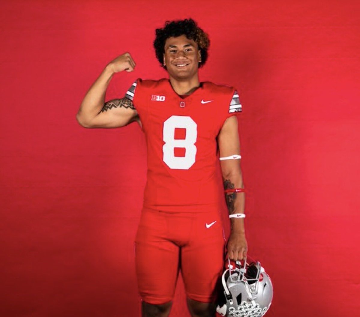 TheBuckeyeNut's tweet photo. 🚨 BOOM! 5⭐�� 2027 California DL Marcus Fakatou has committed to Ohio State. 🌰

The 6’7”, 275-pound monster gives the Buckeyes yet another dominant force in the trenches. Ryan Day and the staff continue to build an absolutely loaded defensive line class🔥💪 https://t.co/nOwqVRLiMI