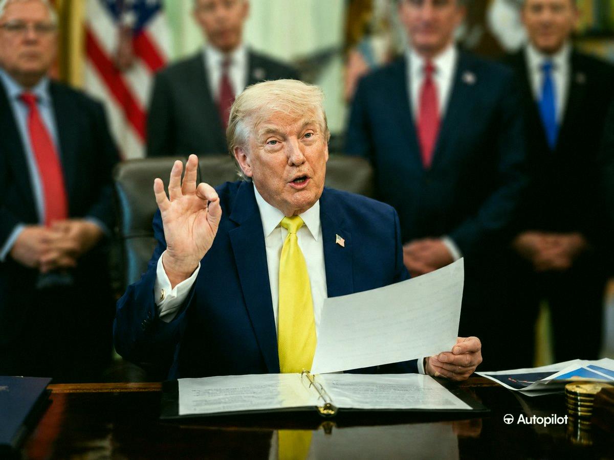 mxxku's tweet photo. 速報：なぜ利益相反が問題になるのか

2月10日、トランプ大統領が最大500万ドル分のAxon株を購入
その14日後、ICEが2億2000万ドルのテイザー契約を発表（17,800丁分）
契約書にAxonとは明記されていないけど、仕様はAxon TASER 10だけにピッタリ

ちなみに、米国でテイザーの9割はAxon製
一方 https://t.co/ulpbjsKs51