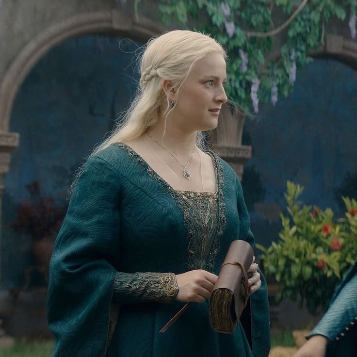 lesbaratheon's tweet photo. a duo i just made up https://t.co/oau1g163oh