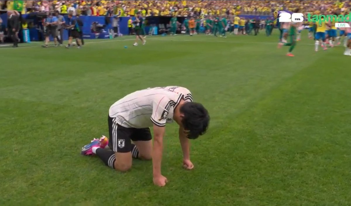 usmann_khann's tweet photo. Heart Break for Japan as Brazil through to the Round of 16. Gabriel Martinelli Scores a Fantastic Goal in 96th Minute of the Match to give Brazil the Victory 2-1. It will hurt deep down for the Japanese Nation and footballers 
#Brazil #fifa #BRAvJAP https://t.co/NaWqceuke2