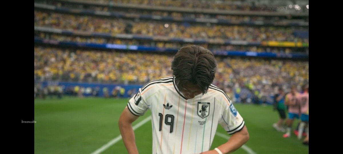 flicks_X18's tweet photo. Japanese 🇯🇵 player literally broke down after losing against Brazil in ROUND OF 32 , they were leading in the 1st half and after that G. Martinelli 90+6 and Casemiro (56') magic works for #Brazil https://t.co/4fqYvgOWNC