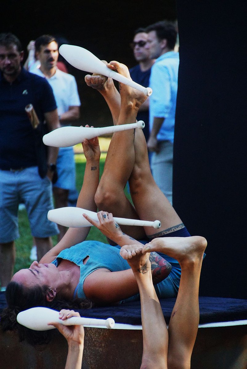 txirpial's tweet photo. Una selección de fotografías de la primera jornada del #Kalealdia con escenas de malabarismo, danza y teatro de calle en el Parque de Dª Casilda.@BilbaoKultura https://t.co/jzENcN9XVo