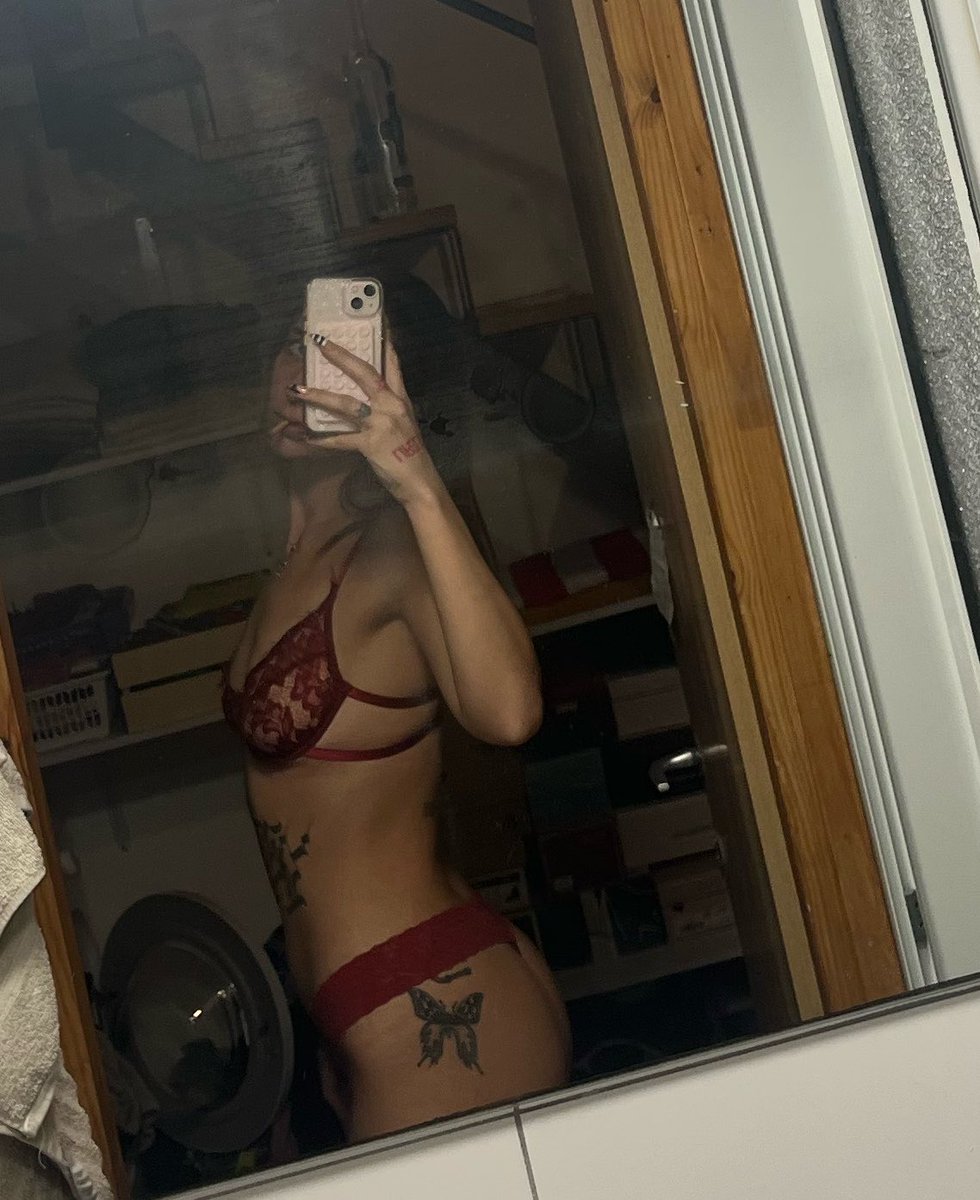 itsashscash's tweet photo. Good night my sluts https://t.co/CxBc0PR3Nd