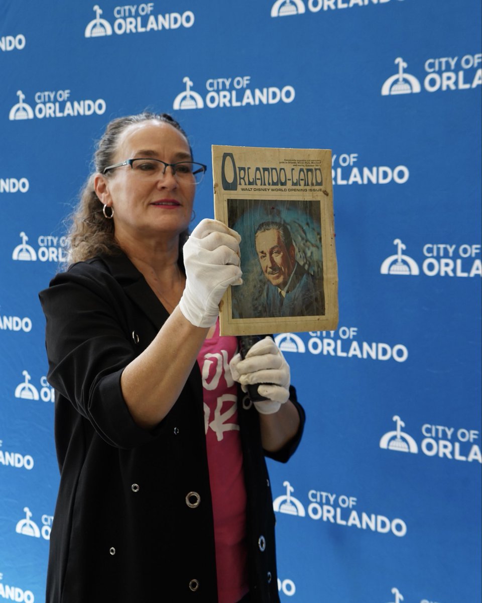 orlandoFPR's tweet photo. A look back as we celebrate 250 years of America 🇺🇸

Today we opened the Lake Eola Time Capsule, buried in 1976 during the nation’s Bicentennial. Inside were newspapers, photographs and other pieces of Orlando’s history, saved by community leaders for future generations.

(1/2) https://t.co/WbBDXTGHtV