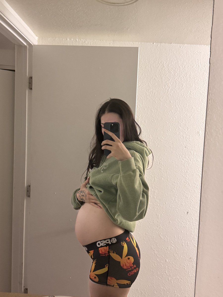SpoileddeSs's tweet photo. Just in case you losers have a pregnant fetish I have TONS of pictures. 

Findom femdom cuck sissy milf pregnant https://t.co/KNQhCJTMHA