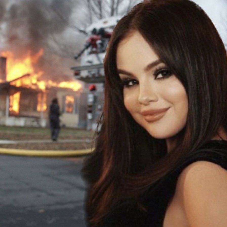 selenaveces's tweet photo. vou defender meu tcc amanhã falando sobre selena gomez, selenators e selena gomez brasil!! https://t.co/qlRiJnCjfI