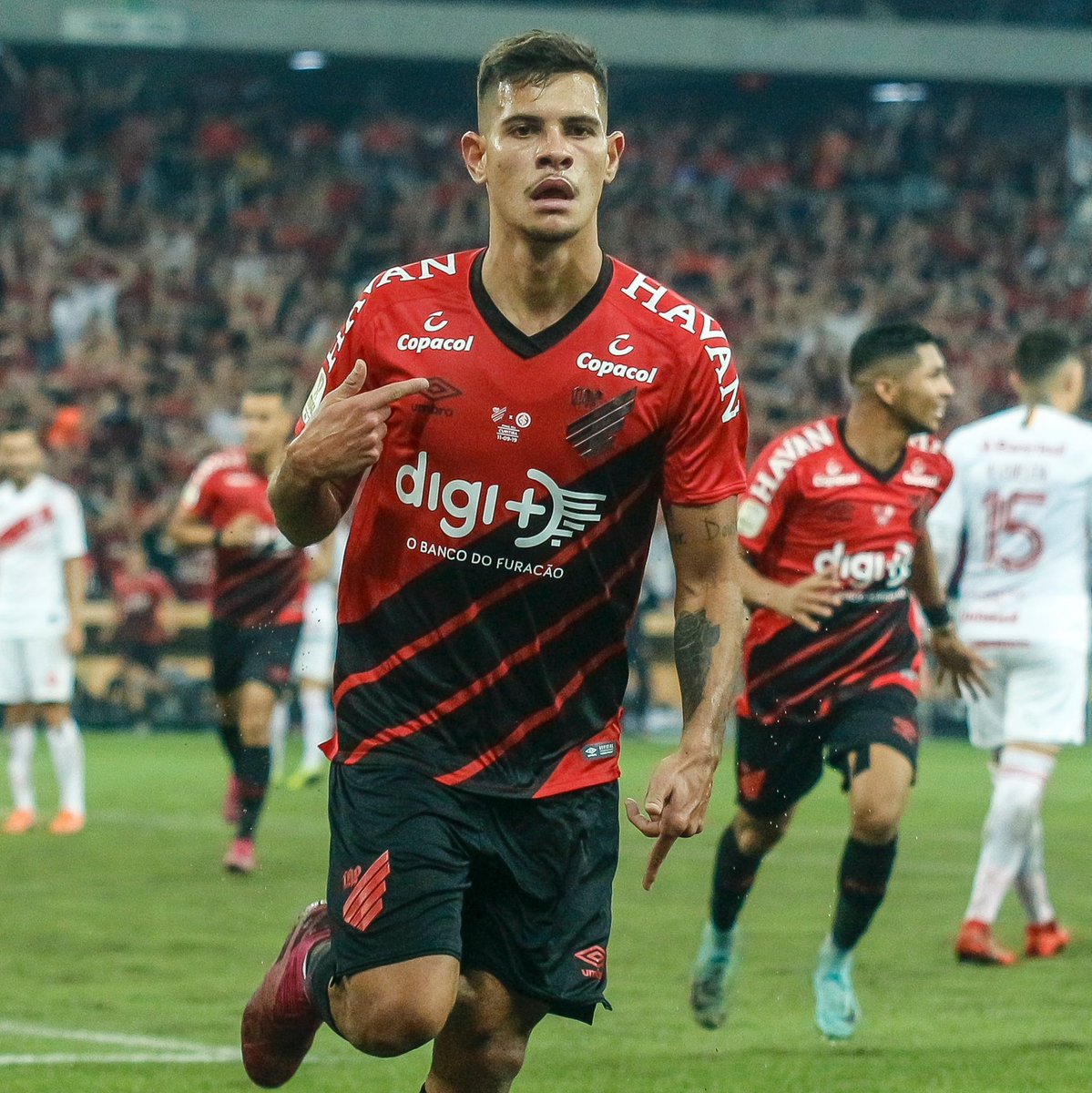 ironicosbaixada's tweet photo. ELE FEZ DE NOVO

DE NOVO

O HOMEM

UMA MÁQUINA

O REI DO MEIO CAMPO DA SELEÇÃO

BRUNO GUIMARÃES É O HOMEM! https://t.co/L2hYfN5AJH
