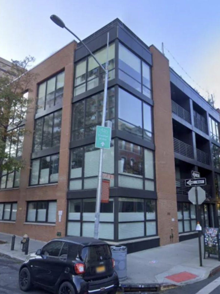 uncledoomer's tweet photo. people are paying 5 million dollars to live in that? https://t.co/7zEmZNWoKX