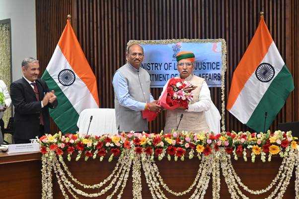 NewsStar69313's tweet photo. Union Law Minister Arjun Ram Meghwal Launches Online Fresh Application Module For Notary Appointments.
#Union #Law #Minister #Arjun #Ram #Meghwal #Launches #Online #Fresh #Application #Module #Notary #Appointments #NewDelhi #Delhi
https://t.co/NOzmpakQQC https://t.co/sAIpW5vVBS