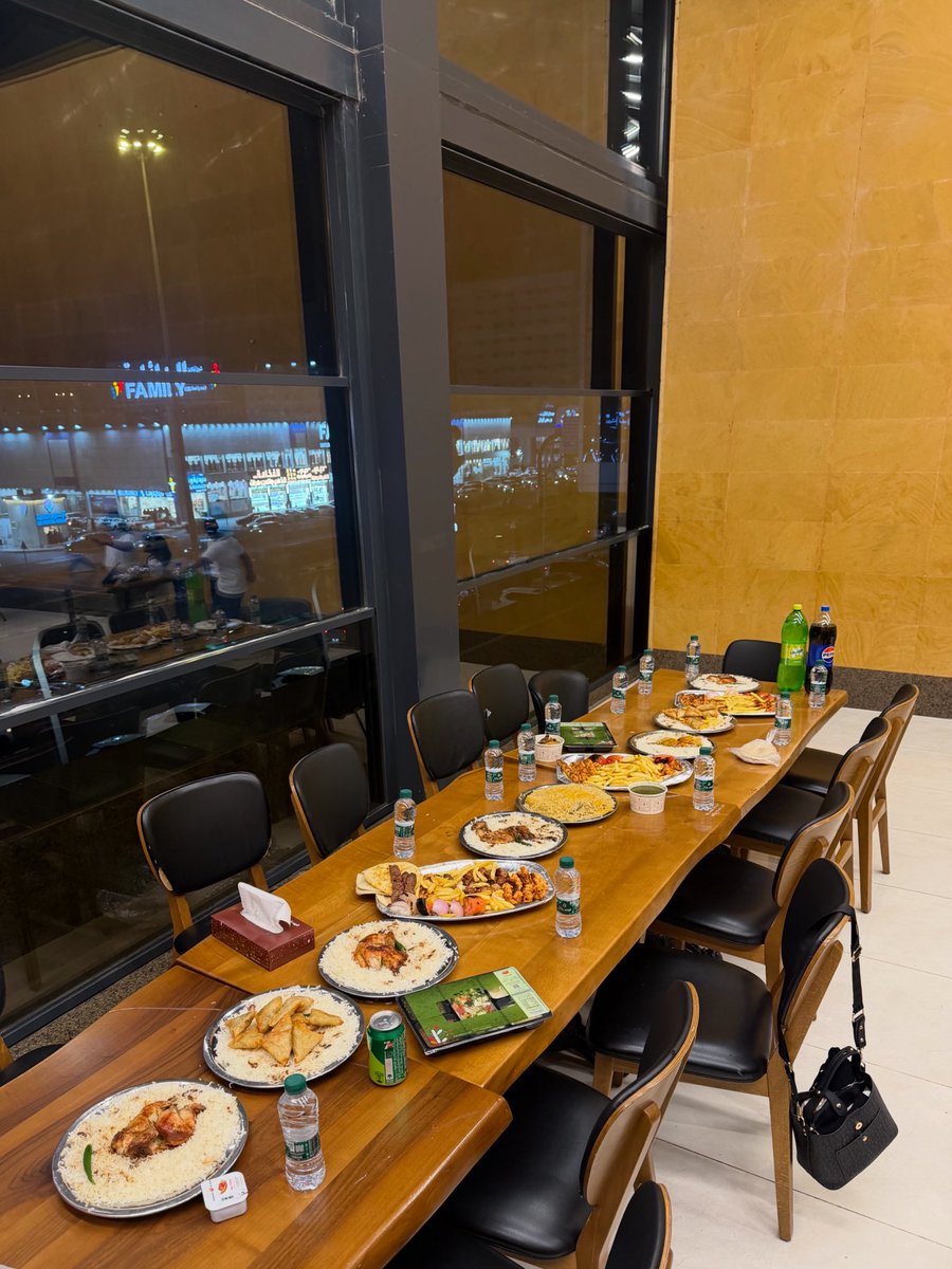 mooni7ll's tweet photo. عشاء عائلي🍽️🤍🤍. https://t.co/8C8Pbzdkyj