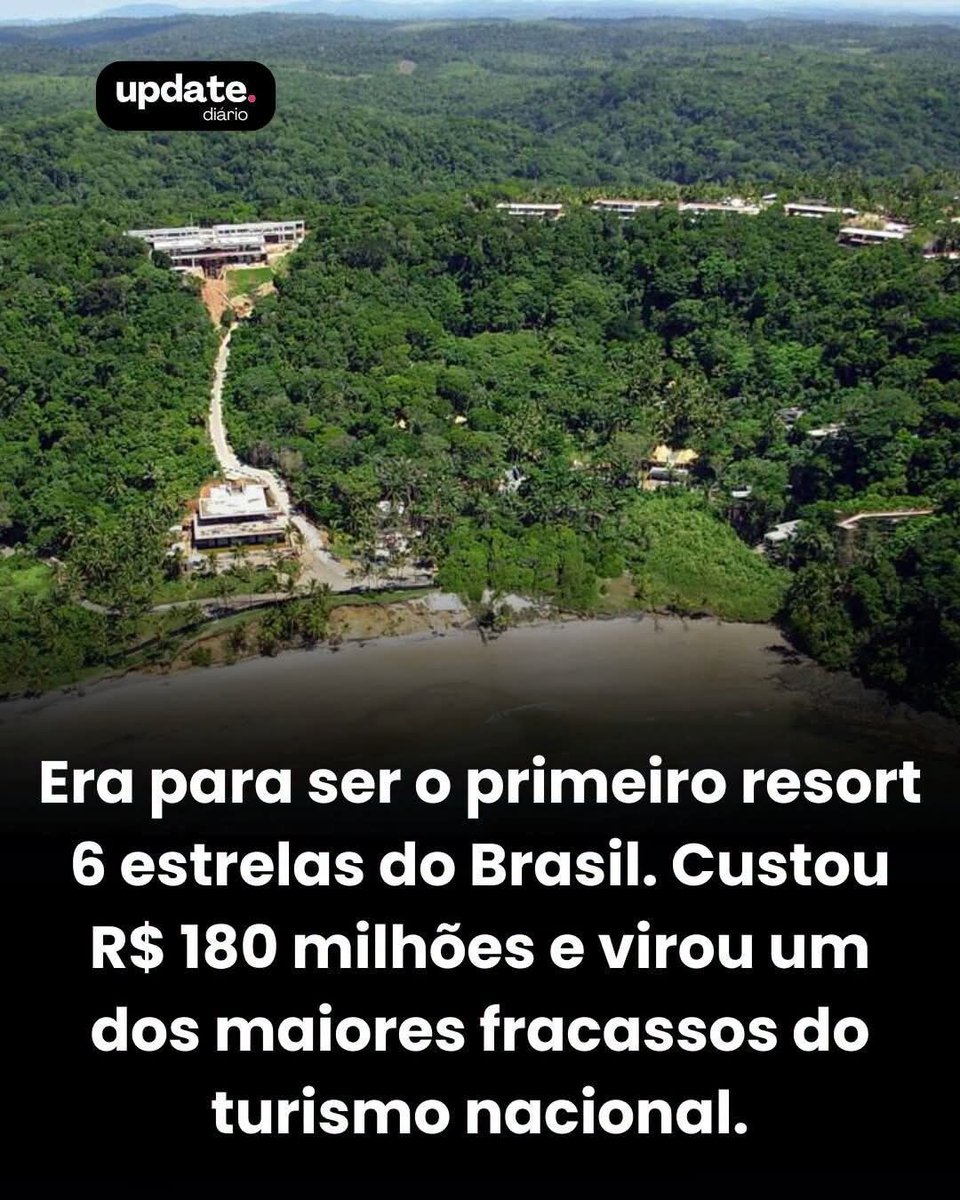 blognaointendo's tweet photo. Ele resolveu empreender no Brasil justamente numa época em que os empresários passaram a ser considerados os vilões do país.

Em 2003, o empresário português João Vaz Guedes decidiu construir um resort capaz de colocar o Brasil no mapa do turismo de ultra luxo.

Após estudos internacionais, Itacaré, no sul da Bahia, foi escolhida para receber o empreendimento.

O cenário parecia perfeito: Mata Atlântica preservada, praias praticamente intocadas e um projeto arquitetônico assinado pela designer britânica Anouska Hempel.

A ambição era enorme.

O Warapuru pretendia ser o primeiro hotel seis estrelas do Brasil.

Ao longo da construção, cerca de R$ 180 milhões foram investidos e mais de 3 mil trabalhadores passaram pela obra. Em determinado momento, o projeto representava aproximadamente 35% da arrecadação municipal de Itacaré.

O empreendimento também chamou atenção fora do Brasil.

Veículos como The New York Times e Wall Street Journal citaram o projeto como um dos grandes resorts de luxo em desenvolvimento no país.

As 17 villas colocadas à venda foram comercializadas antes mesmo da inauguração.

Tudo indicava que o resort seria um sucesso.

Mas a realidade começou a mudar.

O empreendimento passou a enfrentar questionamentos sobre o licenciamento ambiental da área, além de disputas judiciais que atrasaram o cronograma.

Ao mesmo tempo, vieram dificuldades financeiras, mudanças de cenário econômico, novos impostos e desafios para manter um projeto tão complexo e caro.
O governo passou a cobrar mais, exigir documentos que não existiam no projeto original, a corrupção saiu de controle.

A obra perdeu ritmo.

Depois, simplesmente parou.

O resort nunca foi concluído.

Hoje, o que restou são estruturas de concreto cercadas pela vegetação, lembrando um dos maiores projetos abandonados do turismo brasileiro.

O caso do Warapuru mostra que uma grande ideia não garante um grande negócio.

Visão é importante.

Mas ela precisa caminhar junto com execução, gestão, segurança jurídica e capacidade financeira para atravessar anos de construção.

Projetos bilionários raramente fracassam por falta de ambição.

Na maioria das vezes, eles fracassam porque a realidade é mais difícil do que o plano desenhado no papel.

Você acha que o maior erro foi apostar alto demais num país corrupto e sem estabilidade?