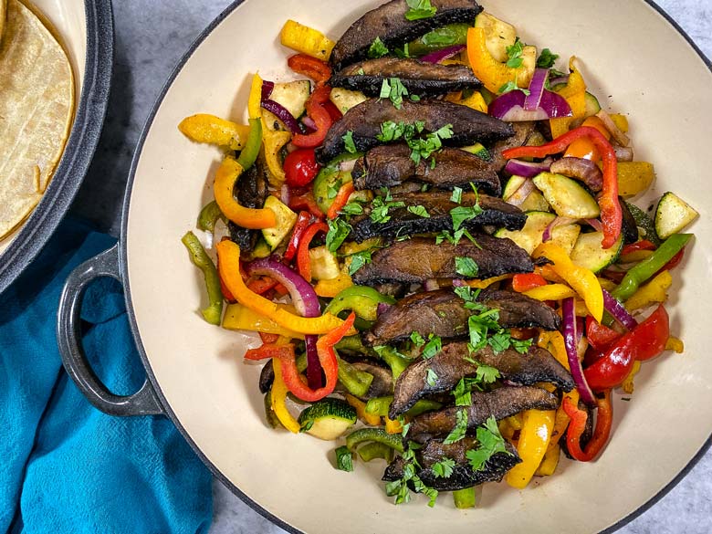 MYCRAZYG00DLIFE's tweet photo. #MeatlessMonday Who needs meat when mushrooms can sizzle like this? 🌮📷 Try these Mushroom Fajitas — bold, juicy, and full of flavor: https://t.co/nrZ2biVyJa
See more great recipes at https://t.co/onPkig9kXS & our E-book store at https://t.co/rqFByFPUR1
#fajitas I #HealthyEats https://t.co/39uoMiNCXK