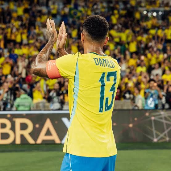 henriolliveira_'s tweet photo. RESUMO do JOGO do BRASIL:

- O 13 ENTREGOU o gol
- O 22 MARCOU o gol e salvou o BRASIL

O futebol refletindo a realidade! https://t.co/vteD2DziHm