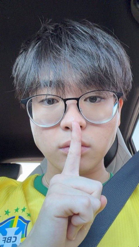 miuaura_ofc's tweet photo. Sato é 🇧🇷 https://t.co/7GtEpTKLzY