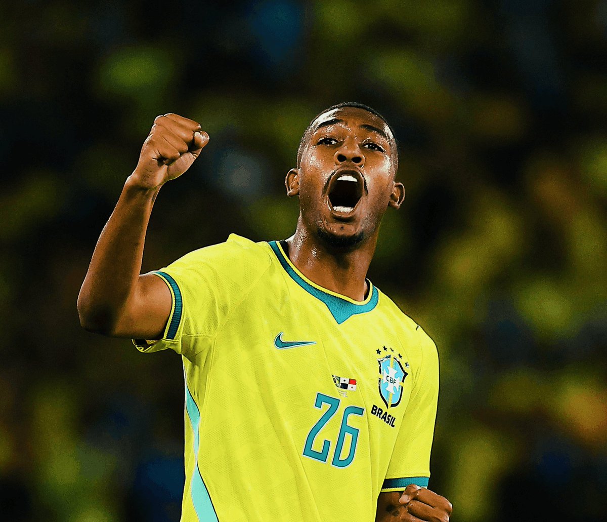 Heliocrvg1898's tweet photo. Nosso menino ficou muito prejudicado no primeiro tempo, pois teve que ajudar o Danilo no lado direito, então precisou defender mais do que atacar.

No segundo tempo, mais avançado, conseguiu jogar e ajudou, sendo decisivo, mais uma vez, para o gol da virada.

Copa gigantesca do garoto!