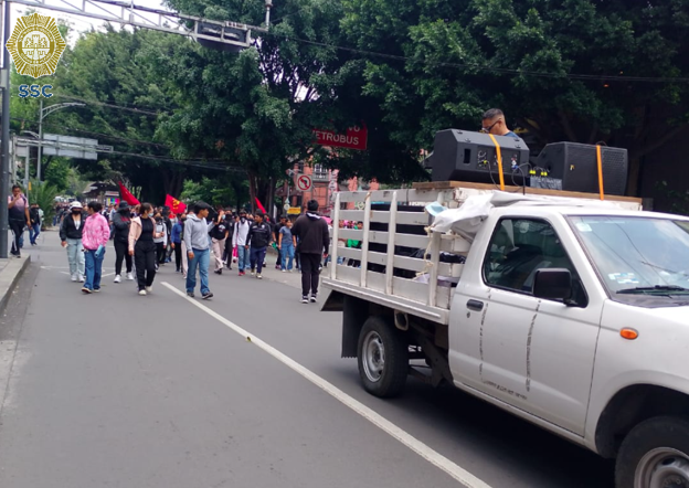 OVIALCDMX's tweet photo. #PrecauciónVial | Continúa marcha sobre Av. Insurgentes al Sur a la altura de Eje 2 Sur Yucatán, con destino a Av. Universidad 1200, col. Xoco, alcaldía Cuauhtémoc. #AlternativaVial Circuito Interior y Eje 3 Poniente. https://t.co/zwljEfd9Z7