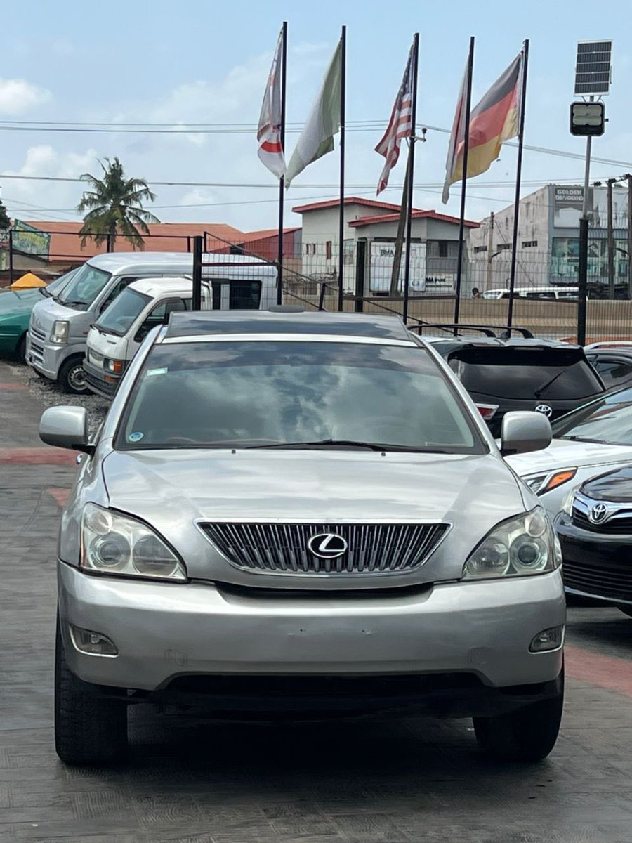 Meeky_Autos's tweet photo. Registered Lexus RX330 Korean spec 

• Key start
• Leather seats 
• Panoramic roof
• v6 engine 

Price:🏷️7,700,000 
📍Ibadan 
☎️08105179951 https://t.co/1hXcV3KKvf