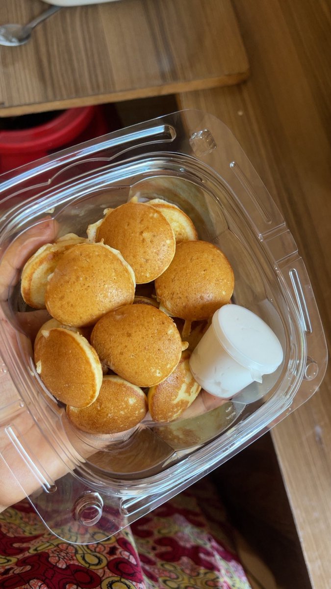 Zee_alyunus's tweet photo. Plain pancakes      Or        Glazed https://t.co/Vb3CU0blvt