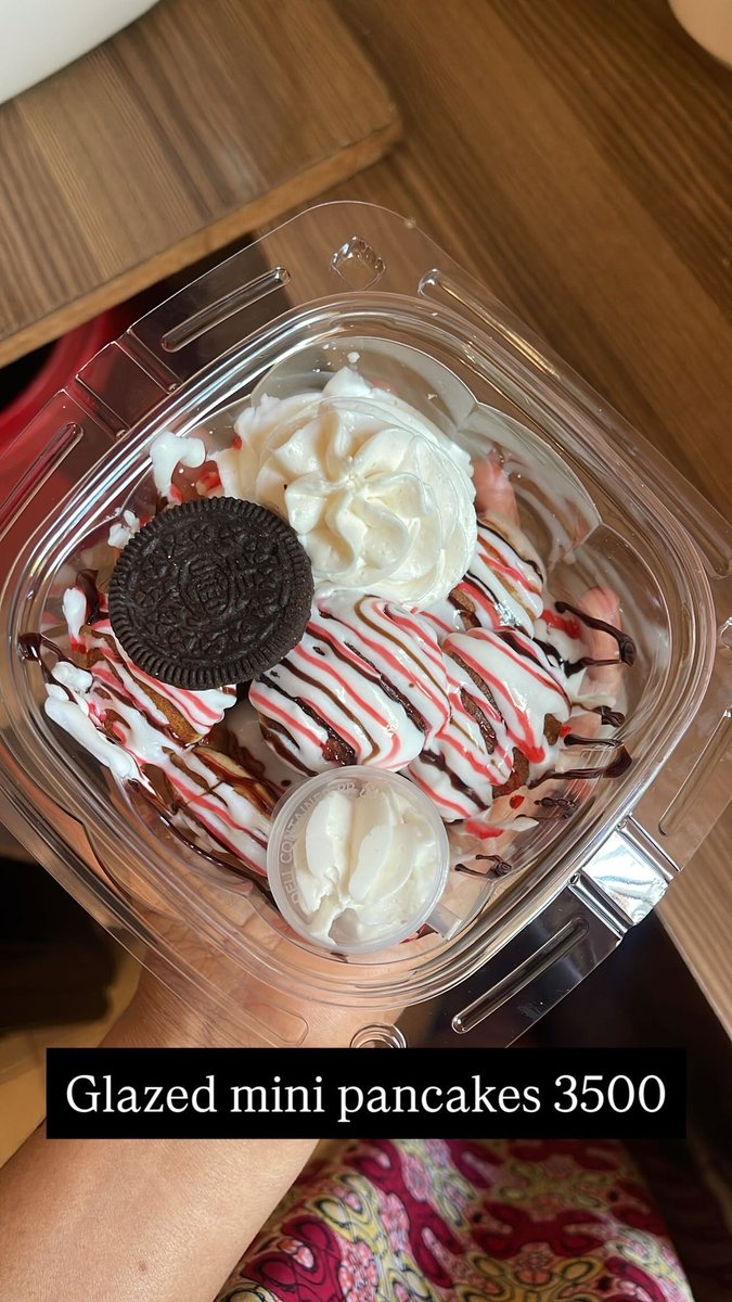 Zee_alyunus's tweet photo. Plain pancakes      Or        Glazed https://t.co/Vb3CU0blvt