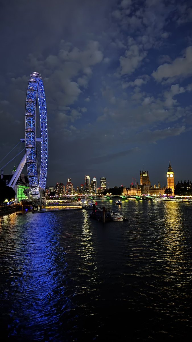 ceylinflow's tweet photo. izmir out london in 🤝 https://t.co/oTcmZWP4lC