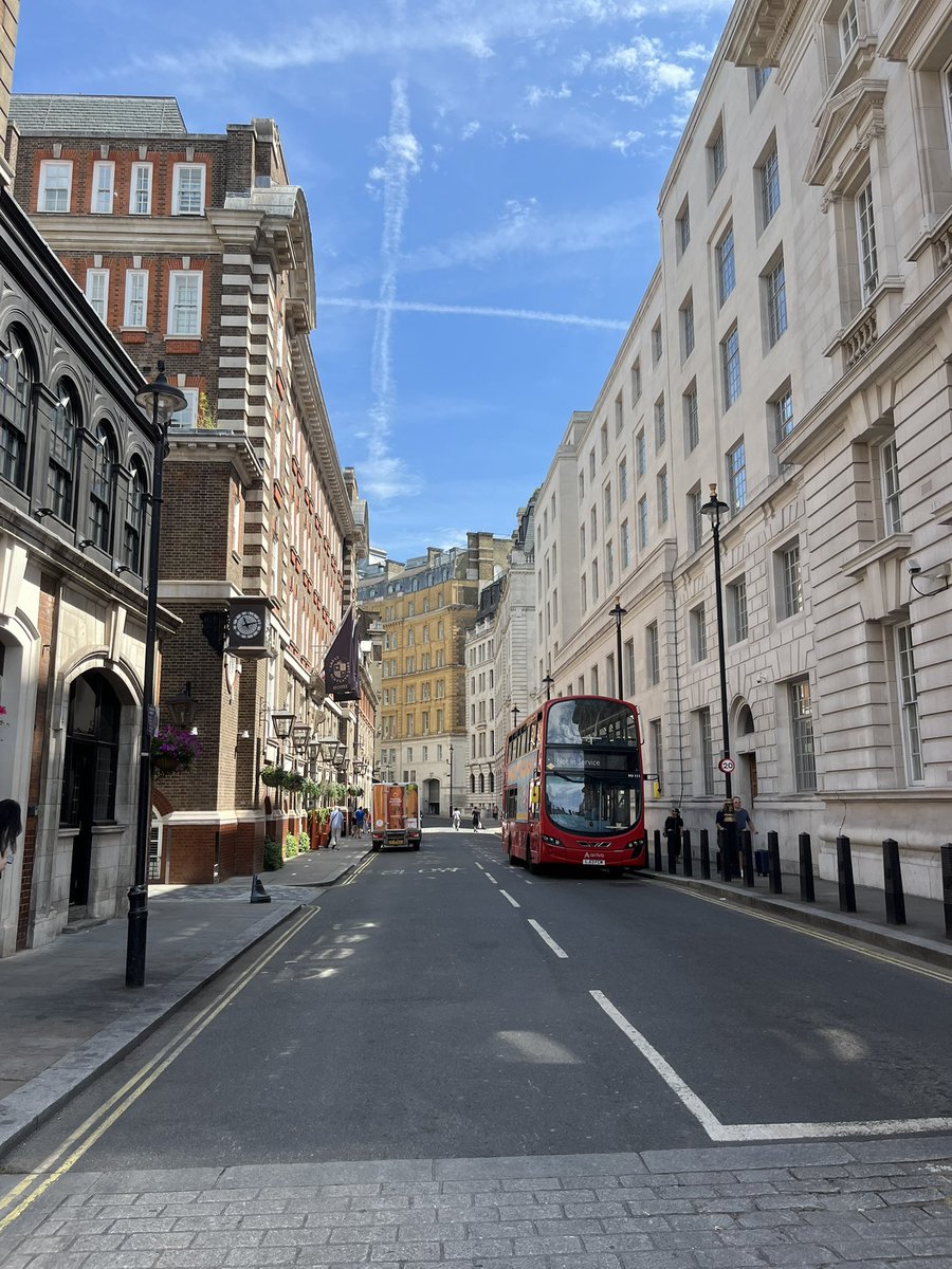 ceylinflow's tweet photo. izmir out london in 🤝 https://t.co/oTcmZWP4lC