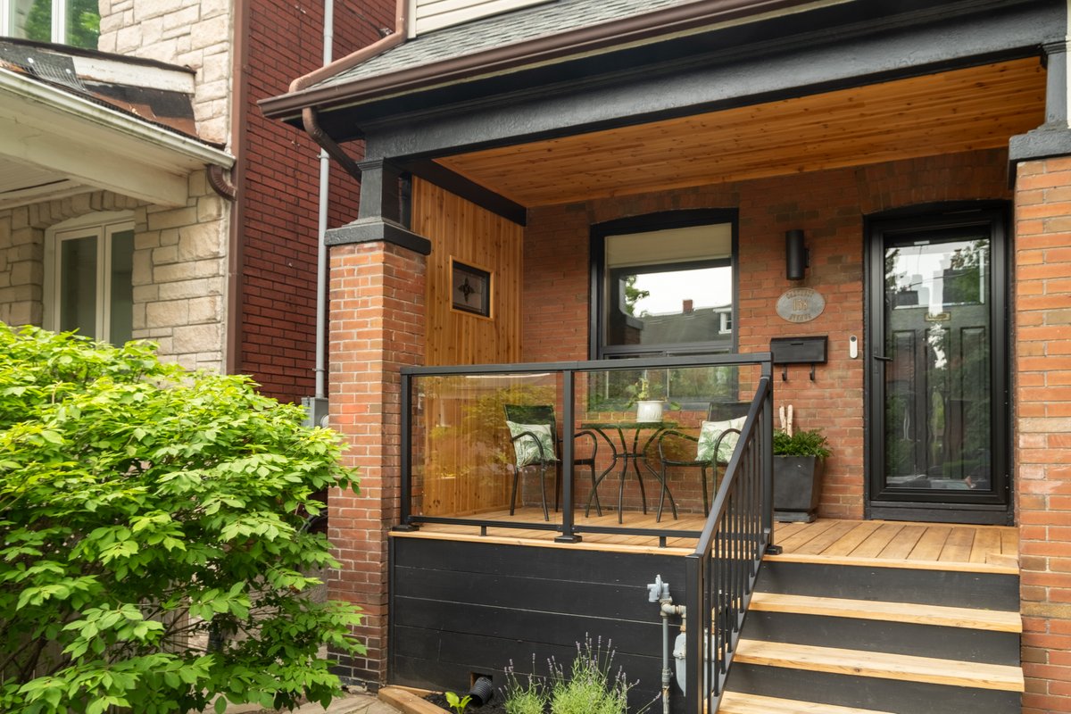 OneGroupToronto's tweet photo. Welcome to 158 Oakcrest Avenue, where you are guaranteed to fall in love!

158 Oakcrest Ave, Toronto

Offered at $999,000

3+1 bedrooms
2 bathrooms
Private driveway
Fenced yard

DM us for a private viewing or for more information. https://t.co/Yms1GMTV2C