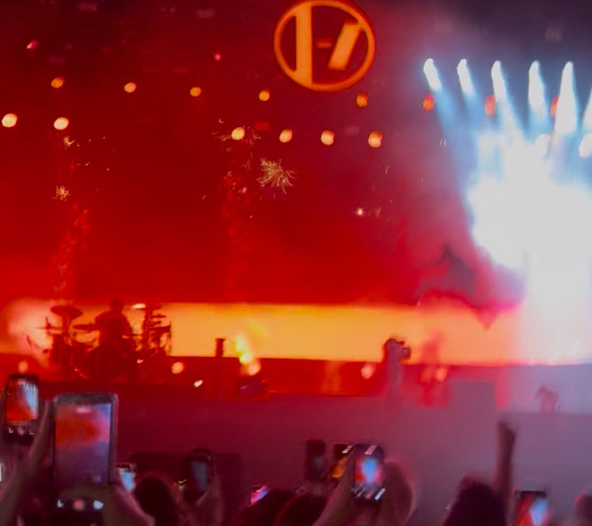 blurredskeleton's tweet photo. this picture i took is hilarious idc https://t.co/5p6MIilBzV