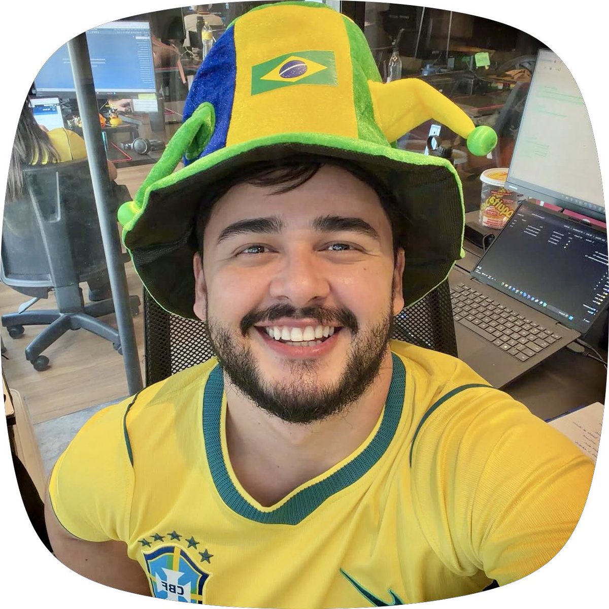_rianmirandaa's tweet photo. RUMO AO HEXA 🇧🇷🍾 https://t.co/GFwEha4Zih