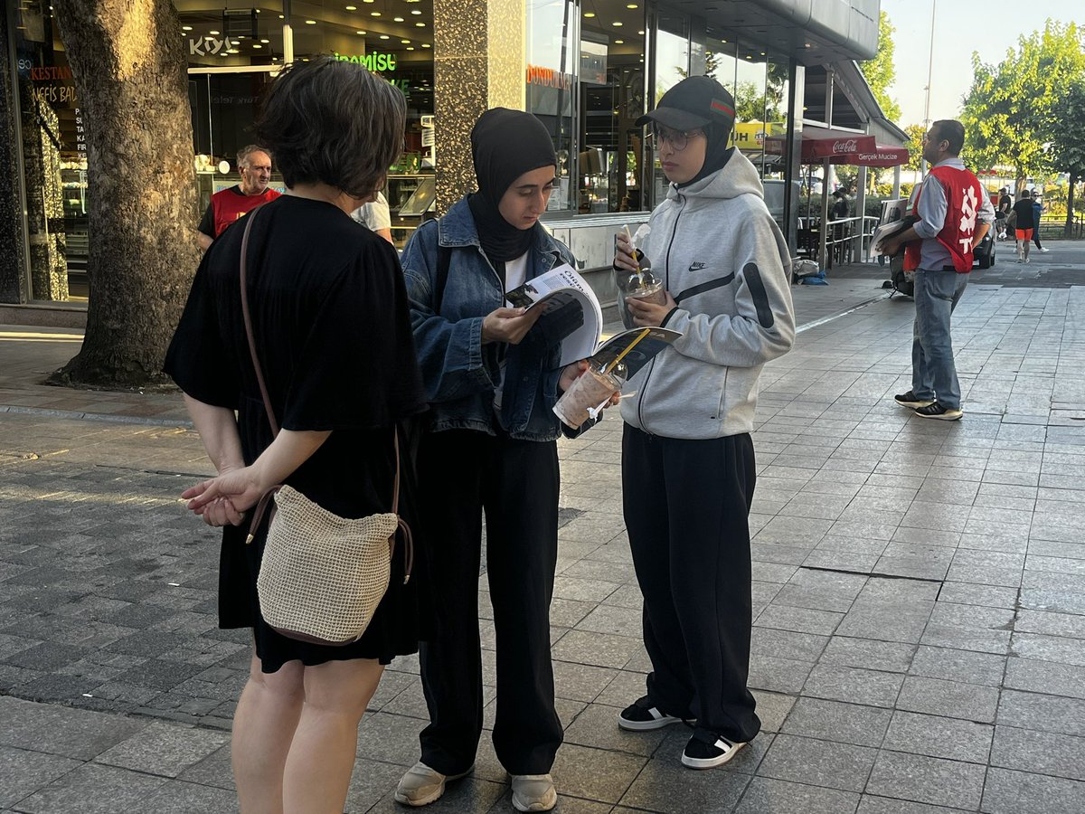 KartalTKP's tweet photo. Dünyayı yıkıma, savaşlara ve kanlı çatışmalara sürükleyen NATO’ya ve NATO zirvesi yaklaşırken dikensiz gül bahçesi yaratmak için kolları sıvayan iktidara kötü bir haberimiz var.

Emperyalizmin kanlı planlarına karşı mücadeleyi yükselteceğiz!

#NATOdefol https://t.co/yv74UiJ9xW