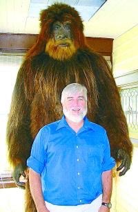 CryptoLoren's tweet photo. Another manipulation of the International Cryptozoology Museum’s Crookston Bigfoot (L vs authentic R). By parties unknown. @CryptoLoren https://t.co/yax8sLBpCZ
