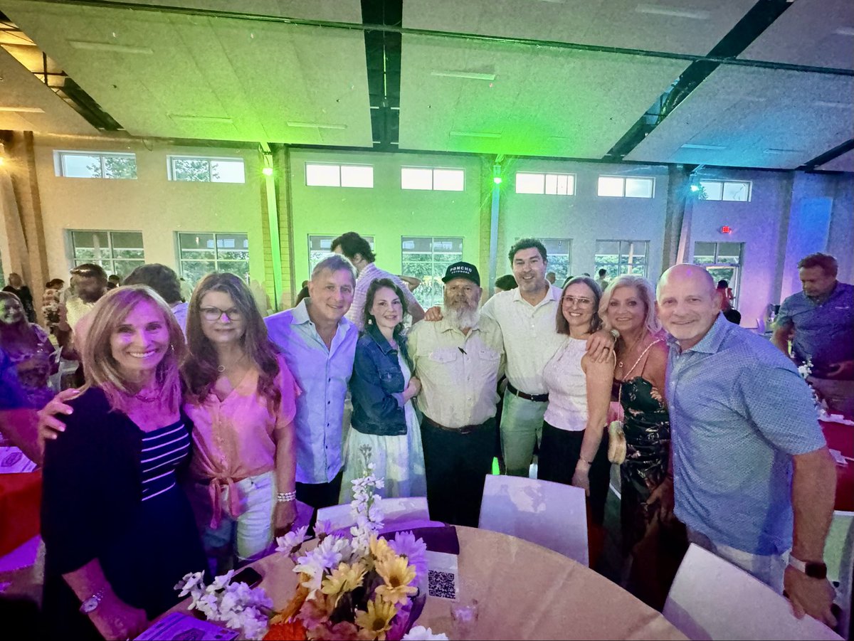 CSARecruiters's tweet photo. Members of the CSA team were proud to support the Cancer Challenge Backyard BBQ Gala benefiting cancer patients and their families throughout NWA.

The evening also included presentation of the Cameron Smith Impact Award. Congrats to this year's recipient, Tasha Tandy! https://t.co/LFJK2yYP9e