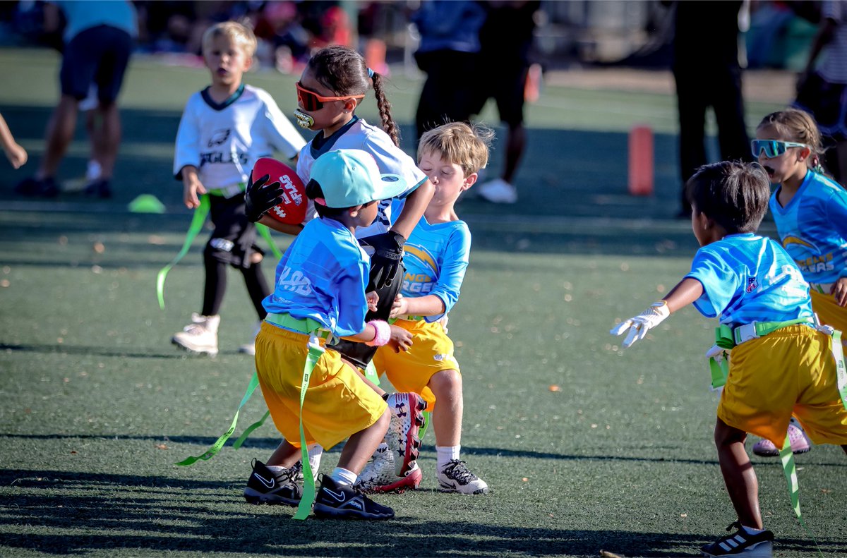 nflflagsd's tweet photo. Changing direction and changing the play. 💨
📸: Autumn Lynn Photography 
#NFLFlagSD #ChangingDirection #ChangingPlays #RunningGame #FlagFootball #Champions #AutumnLynnPhotography https://t.co/U0z4T8tYRA
