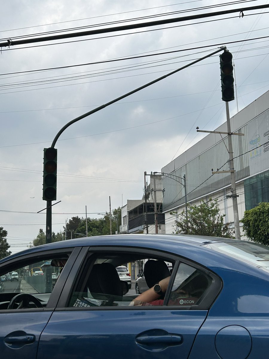 hammacastillon's tweet photo. @UCS_GCDMX @OVIALCDMX Semáforos descompuestos en Parque Lira esquina General José Moran. https://t.co/X662DkDIAe