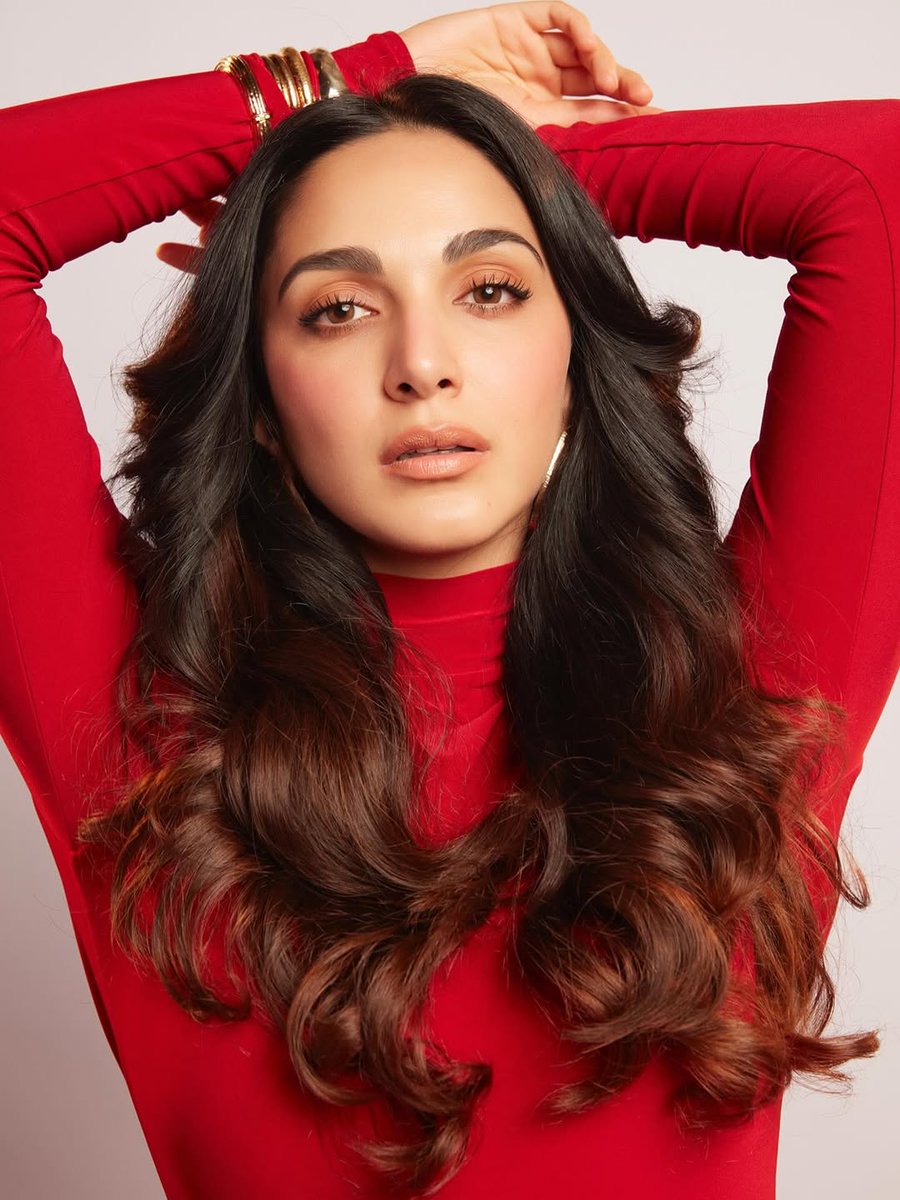 celeblife360's tweet photo. Kiara Advani proves elegance and beauty never go out of style β¨πβ€οΈ
#KiaraAdvani #BollywoodBeauty #StyleIcon #GlamGoals #BeautyQueen https://t.co/iXX8cFweNk
