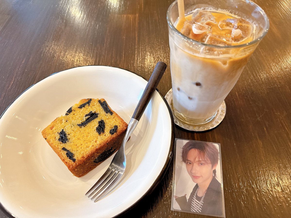 mooonjunpi610's tweet photo. 大阪から連れてきた紹介トレカが大活躍 https://t.co/kAZJUy2iyj