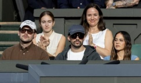 badbunnycl_'s tweet photo. Bad Bunny en Wimbledon 🇬🇧 🎾 https://t.co/ILdeuYj8cA