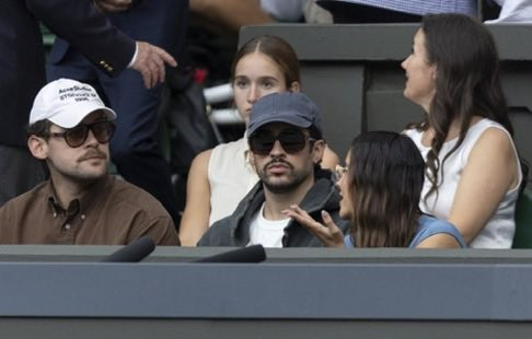 badbunnycl_'s tweet photo. Bad Bunny en Wimbledon 🇬🇧 🎾 https://t.co/ILdeuYj8cA