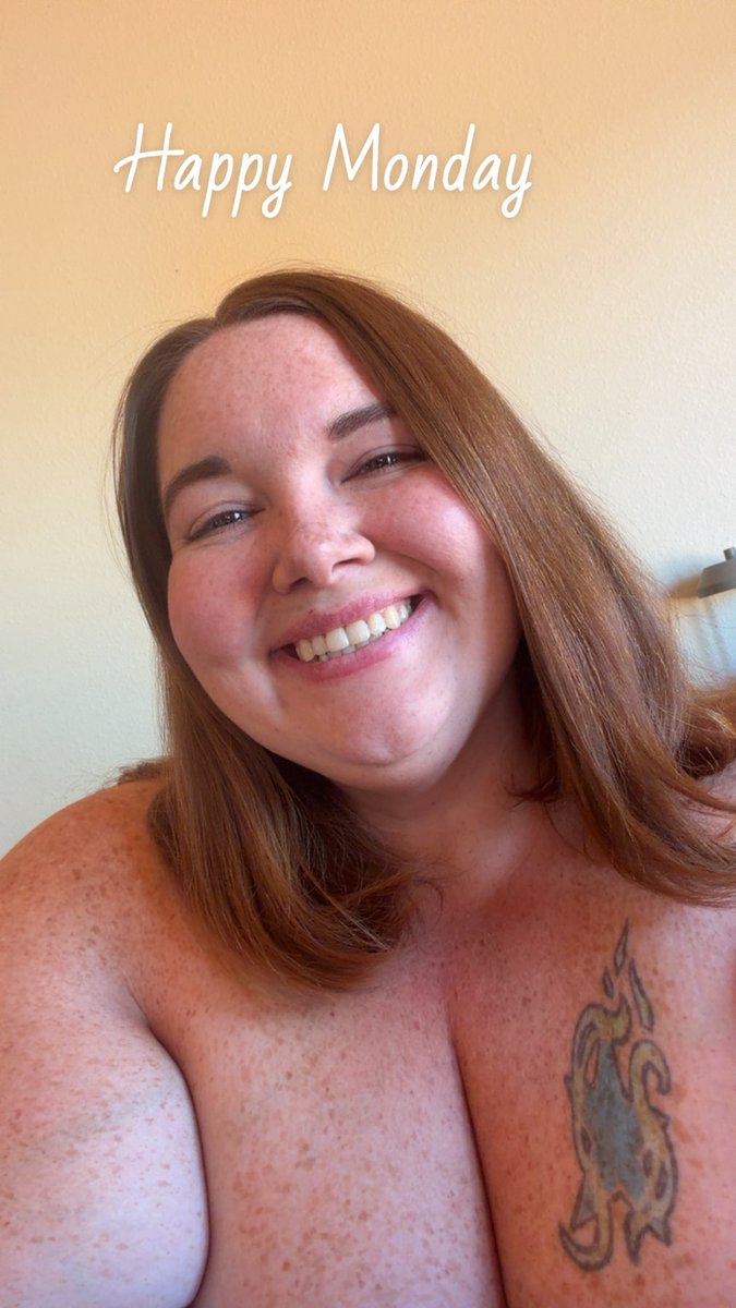 shnugglebunch's tweet photo. happy monday cuties and creeps 😈 gunna goon over me all week? 🤤 just your local fat babe being a dummy slut at my desk 😝 come play with my ass plzz 😘 https://t.co/OfGfchnOr1