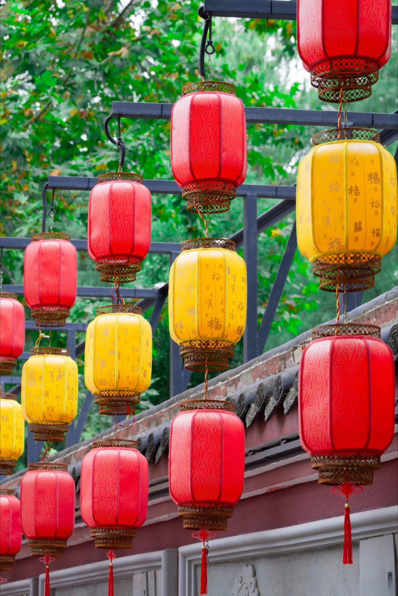 shahshafee's tweet photo. The Lantern Festival glow up the night, sweet tangyuan warm hearts—happy 元宵节 to all! （元宵节的灯火点亮夜空，软糯汤圆温暖人心——祝大家元宵节快乐！）， https://t.co/sPJPtHcTM2