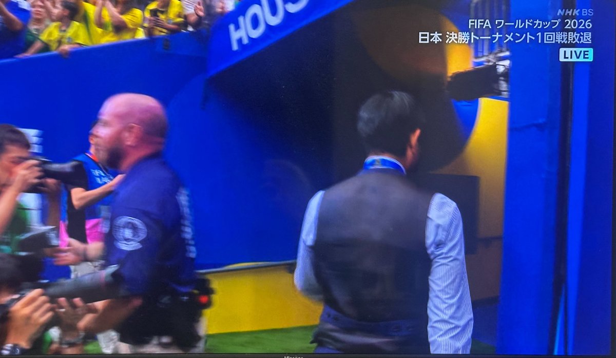 soccernews_euro's tweet photo. 【速報】
森保監督会場を後に
4年後
もう一度森保ジャパンで優勝を目指す https://t.co/cKSbWa2ynw