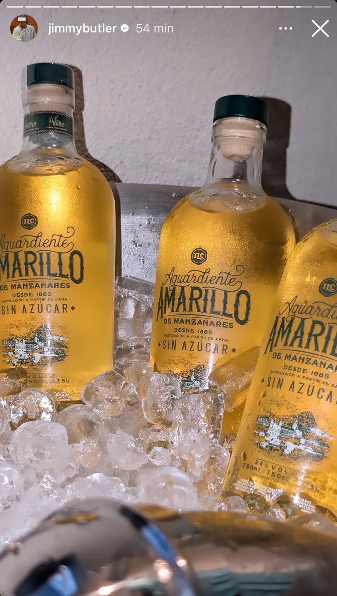 Allen_Icebxbe's tweet photo. Jimmy butler tomando aguardiente Amarillo y la otra que si no es tequila no toma, no mai tráteme serio https://t.co/fYn6c6qr6S