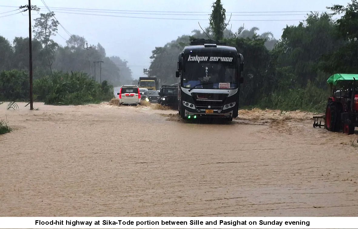 arunachaltimes_'s tweet photo. (Monsoon fury batters Arunachal, 12 districts affected)
#monsoon #floods #landslides #Heavyrain #ArunachalMonsoon #Arunachal 
The Arunachal Times - https://t.co/L2aofOo6jQ https://t.co/Kb6B4ibio7
