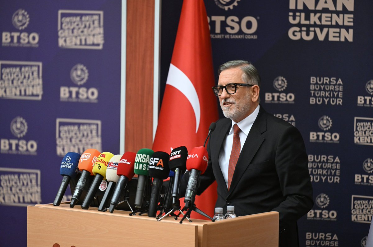 ibrahim_Burkay's tweet photo. BTSO Haziran Ayı Meclis Toplantımızı Savunma Sanayii Başkanımız Sayın Prof. Dr. Haluk Görgün’ün teşrifleriyle gerçekleştirdik. Bursa’mızın savunma sanayiindeki konumunu daha da güçlendirmek üzere verimli bir buluşmaya ev sahipliği yaptık.

Bursa Uzay Havacılık Savunma Kümelenmemiz-BASDEC, KFA Fuarcılık şirketimizin organizasyonunu üstlendiği IDEF Fuarı, tedarikçi buluşmaları, UR-GE projeleri ve danışmanlık faaliyetleriyle üyelerimizin savunma sanayii ekosistemindeki gücünü ve etkisini artırmaya devam edeceğiz. 

Toplantımızın hayırlara vesile olmasını diliyor, savunma sanayimize güçlü bir vizyon kazandırarak bu alandaki gelişime öncülük eden Sayın Cumhurbaşkanımız Recep Tayyip Erdoğan'a, Savunma Sanayii Başkanlığımıza ve emeği bulunan herkese teşekkür ediyorum.

@SavunmaSanayii @BursaTSO